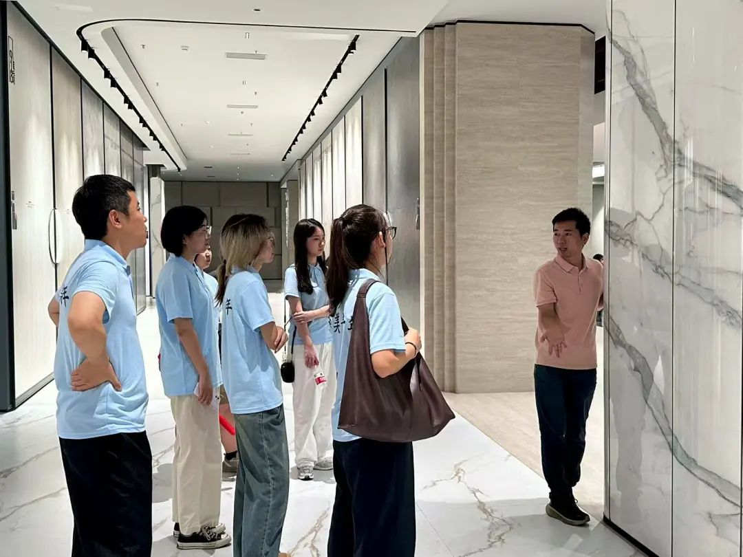 科技賦能文化傳承 2025暑期“三下鄉(xiāng)”AIG-ACTeM創(chuàng)新設(shè)計(jì)工作營(yíng)探訪東莞唯美陶瓷